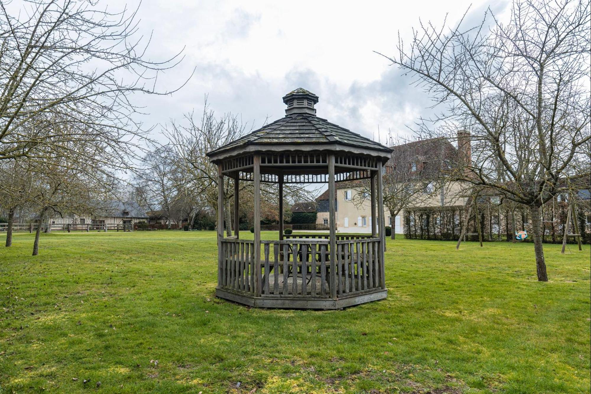 Bagatelle Avec Jardin Et Piscine Chauffee Vila Bieville-en-Auge Exterior foto